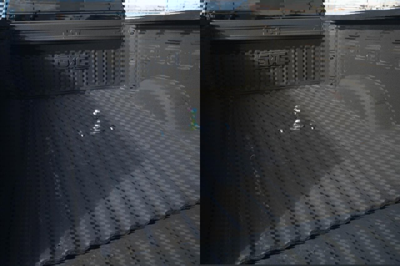 Used 2023 GMC Sierra 2500 SLT w/ SLT Premium Package image 9