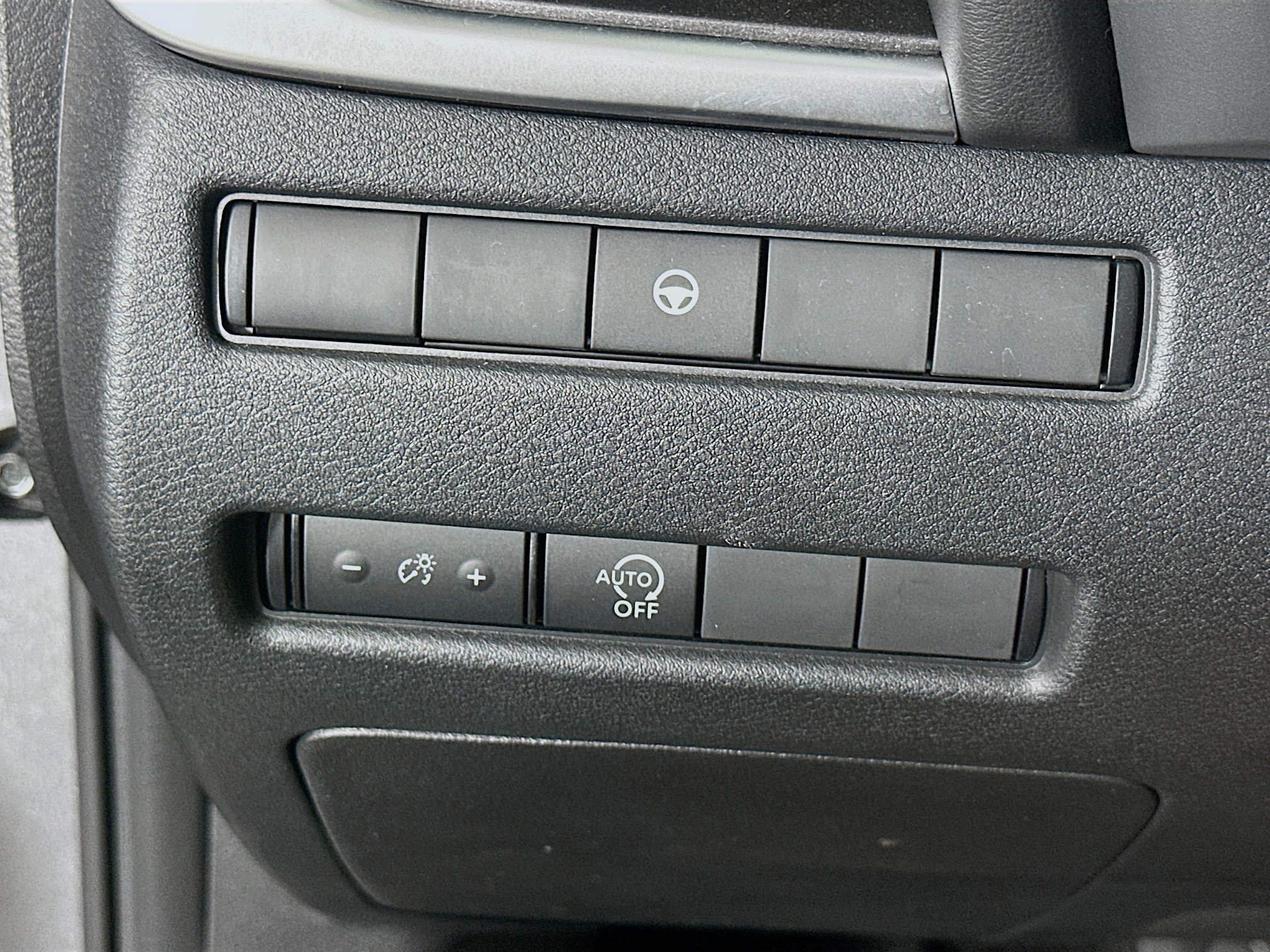 Used 2023 Nissan Rogue SV AWD/4WD image 17