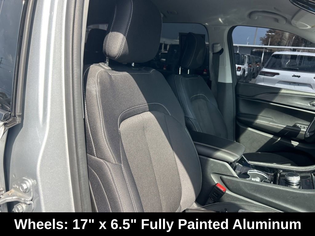 Used 2023 Jeep Grand Cherokee Laredo w/ Luxury Tech Group I image 22