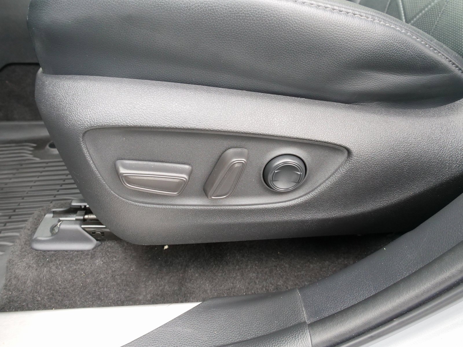 Used 2024 Toyota Highlander Platinum image 36