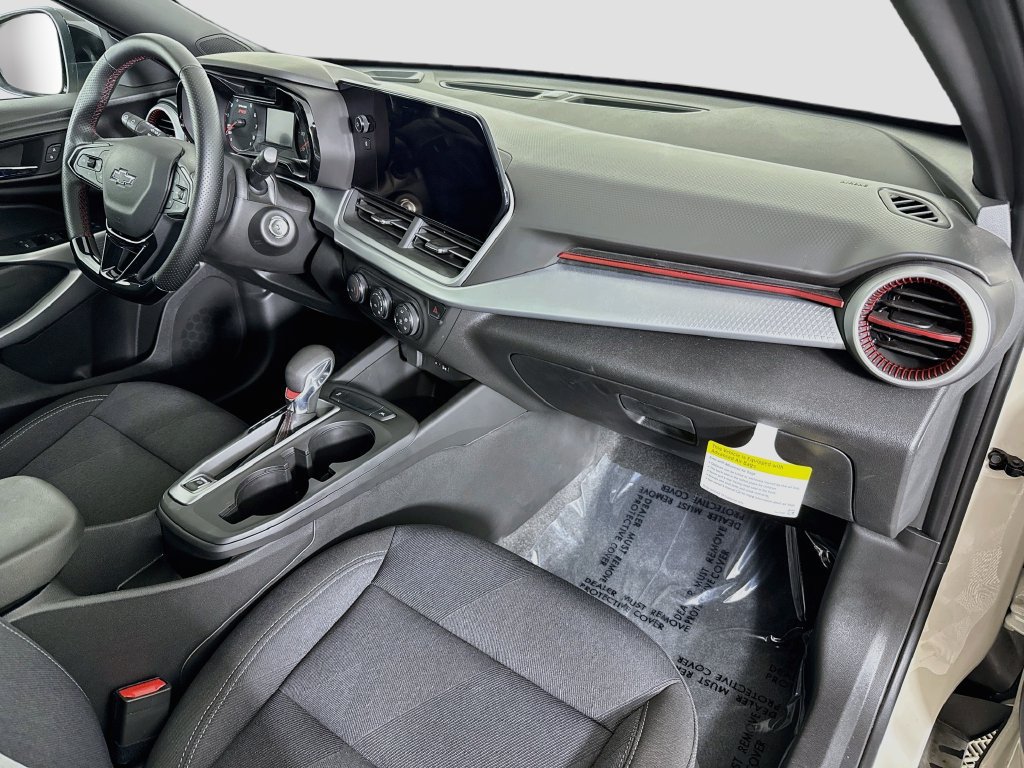 Used 2026 Chevrolet Trax RS w/ Sunroof Package FWD image 28