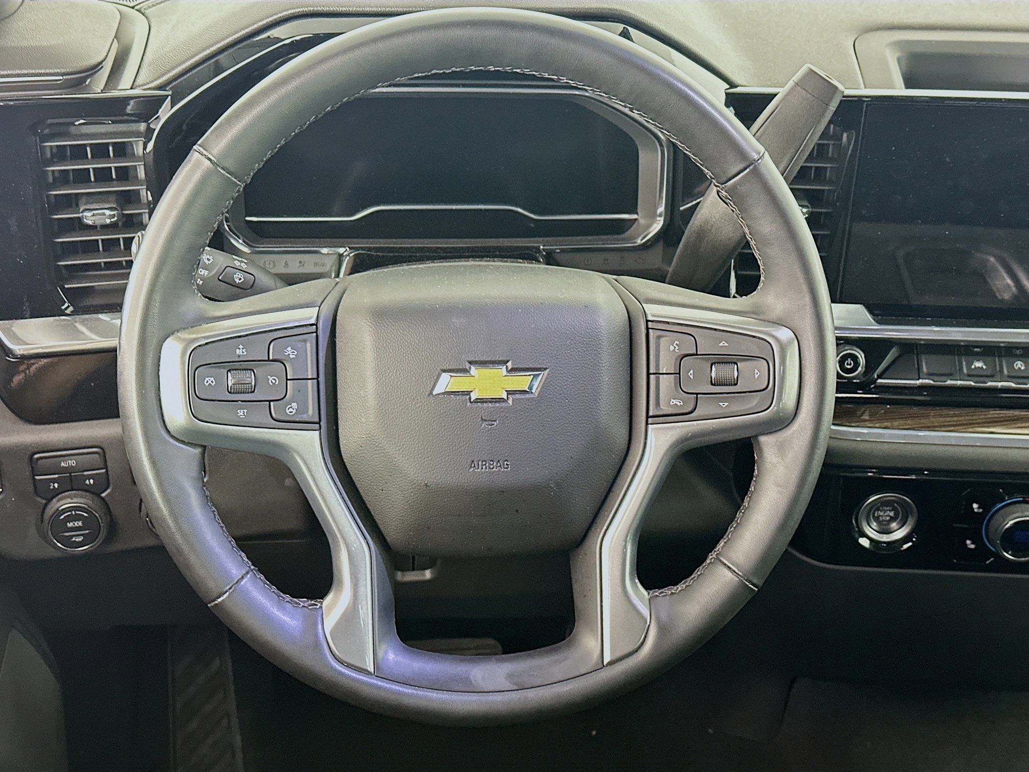 Used 2024 Chevrolet Silverado 1500 LT image 18