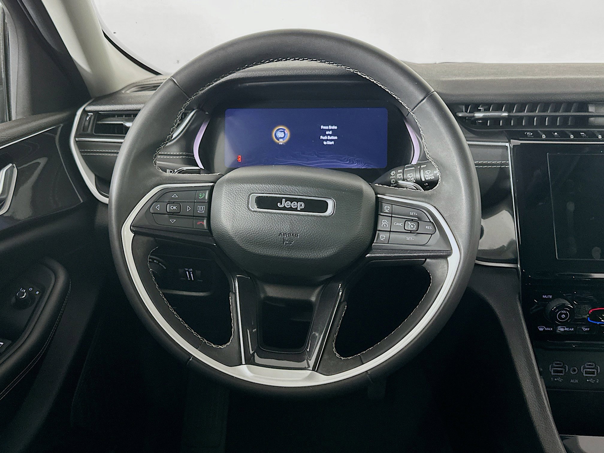 Used 2023 Jeep Grand Cherokee Laredo image 18