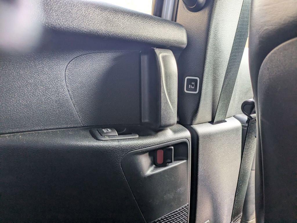 Used 2025 Chrysler Pacifica Select image 25