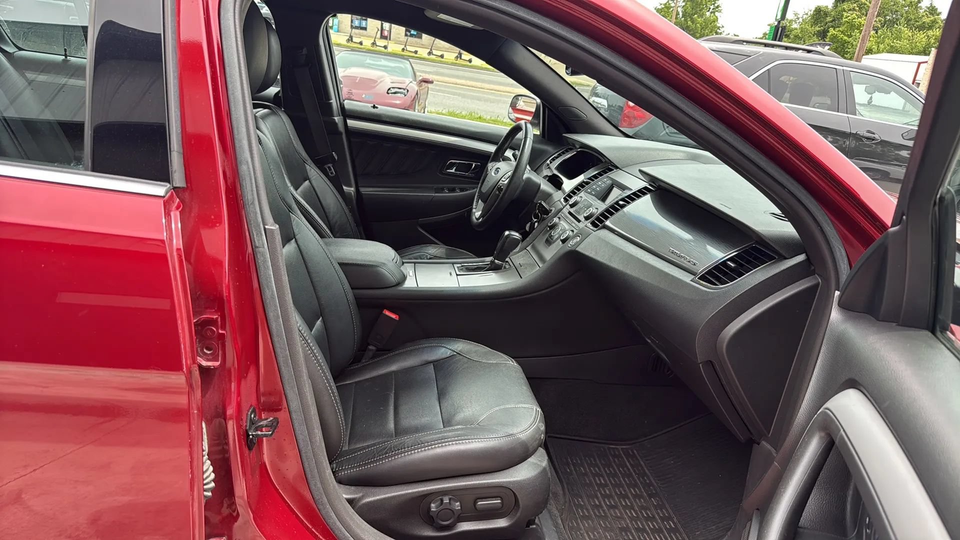 Used 2017 Ford Taurus SEL FWD image 23