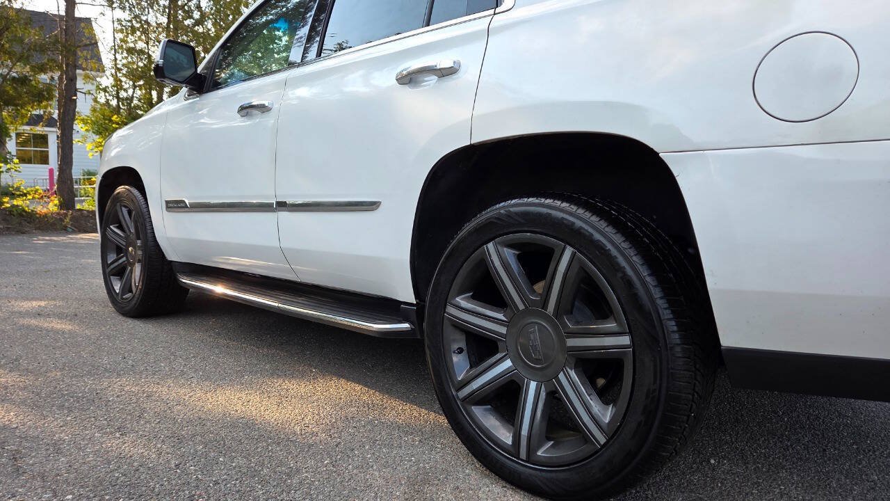 Used 2017 Cadillac Escalade Luxury AWD/4WD image 11