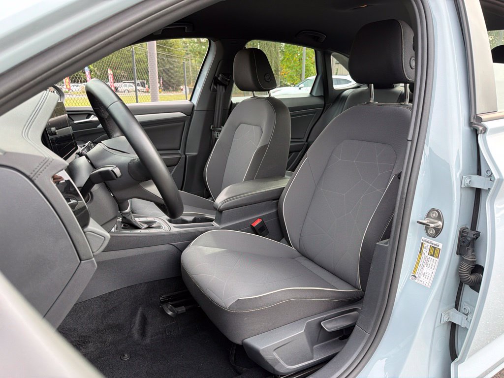 Used 2025 Volkswagen Jetta Sport FWD image 18
