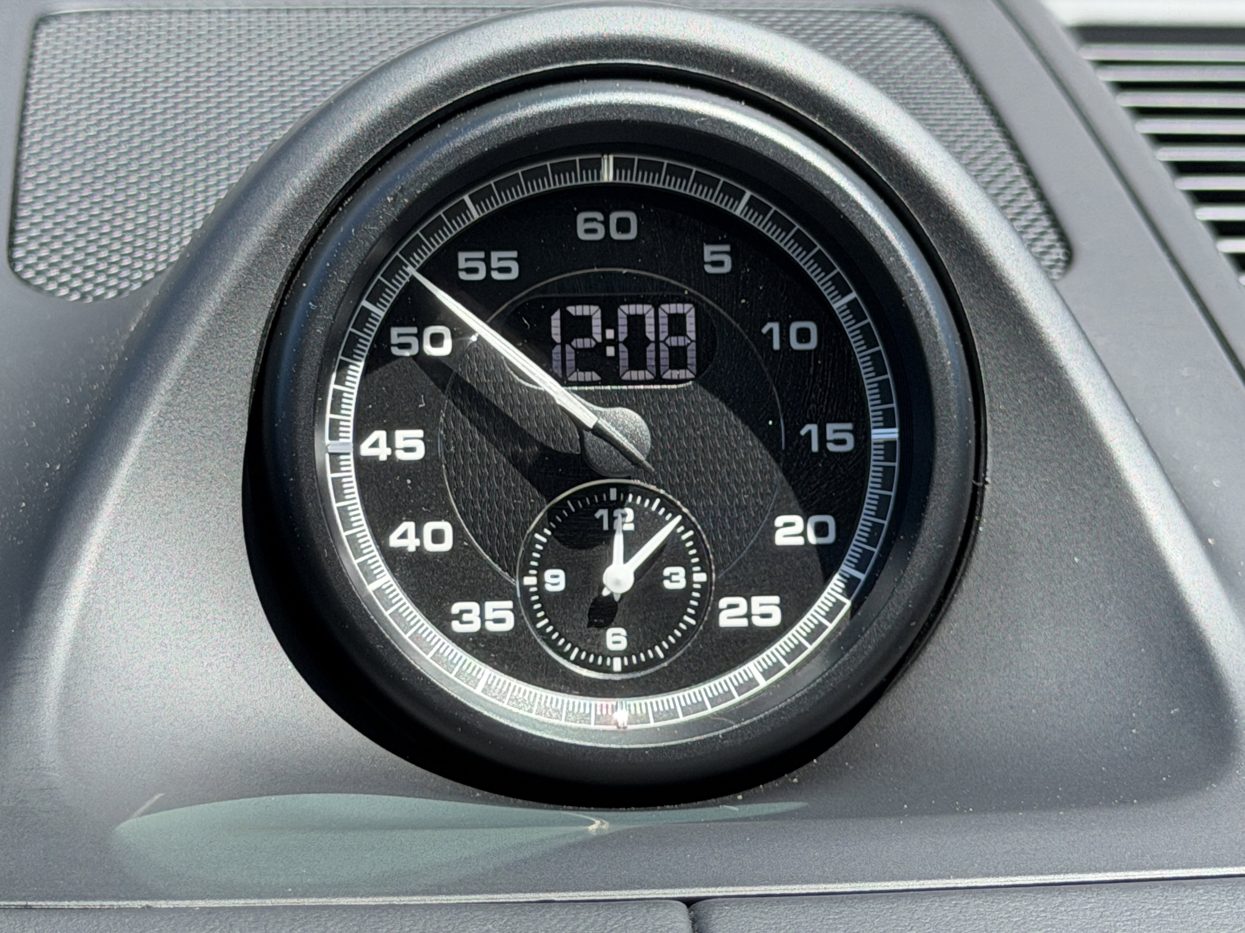 Certified 2025 Porsche Macan GTS image 26