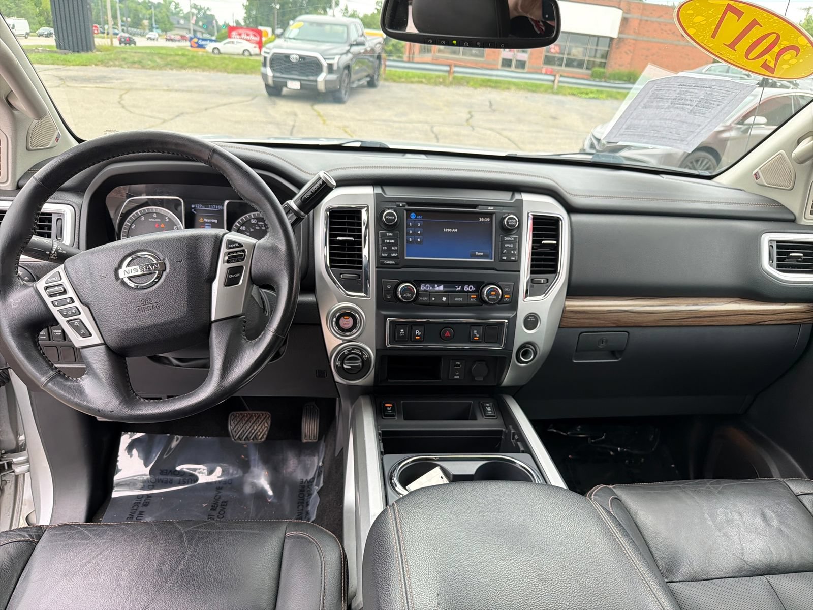 Used 2017 Nissan Titan SL AWD/4WD image 15