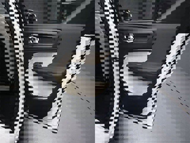 New 2025 Volvo XC40 B5 Plus w/ Protection Package Premier image 26