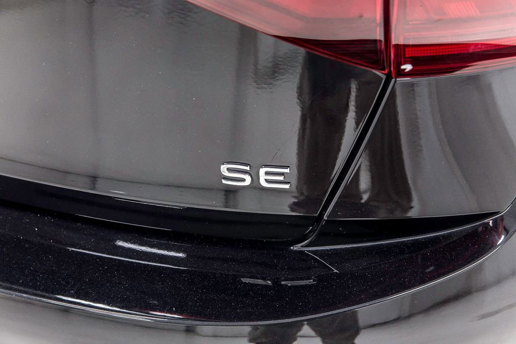 Used 2024 Volkswagen Jetta SE FWD image 7