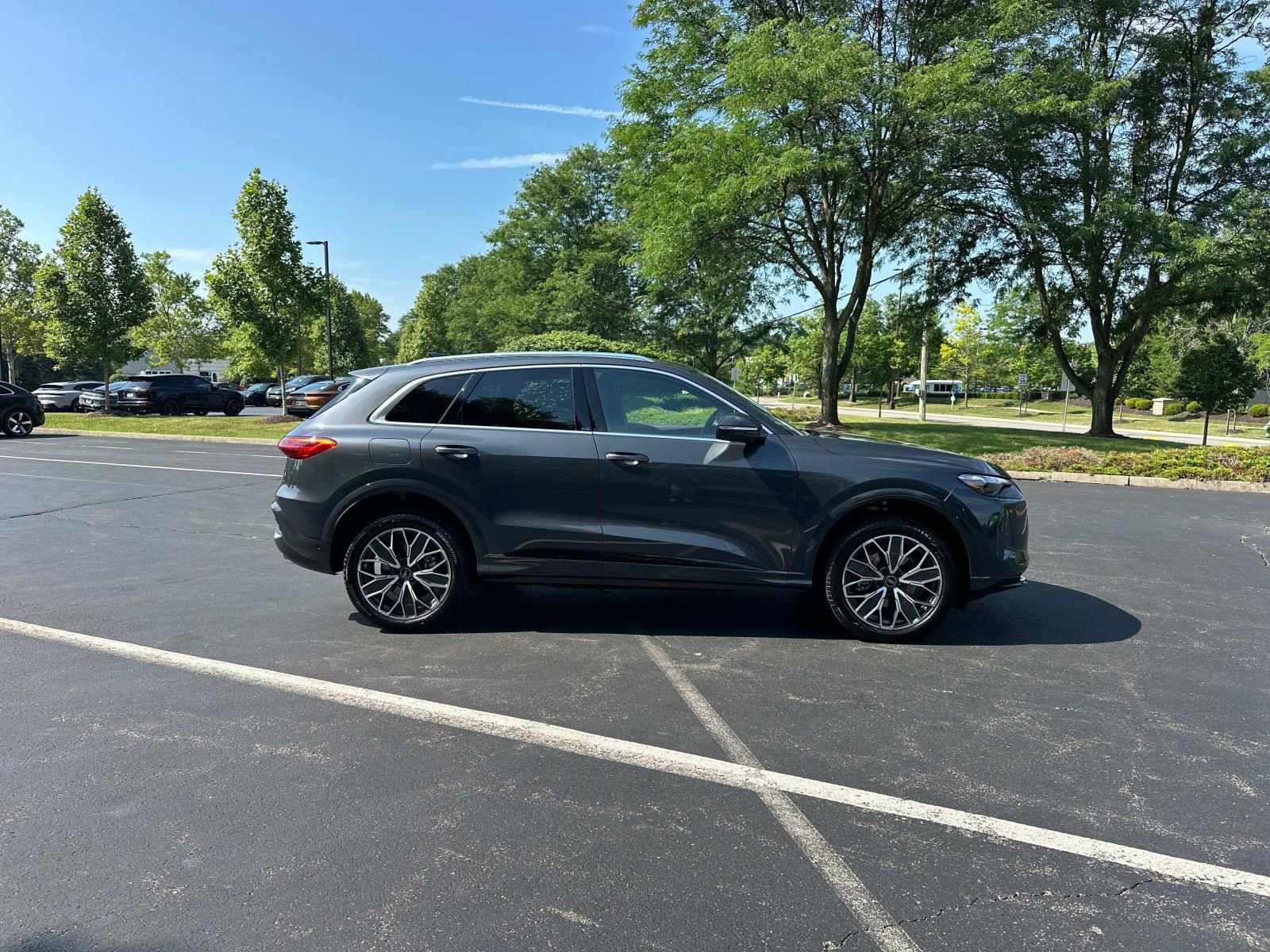 New 2025 Audi Q5 Premium Plus w/ Premium Plus AWD/4WD image 8
