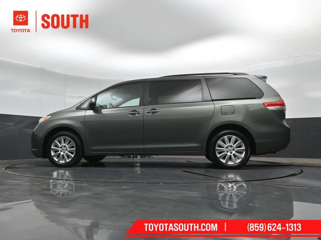 Used 2014 Toyota Sienna LE AWD/4WD image 38