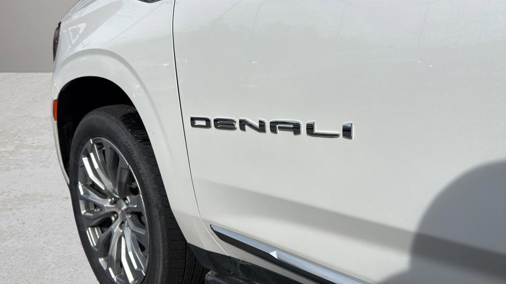 Used 2021 GMC Yukon Denali w/ Advanced Technology Package image 11