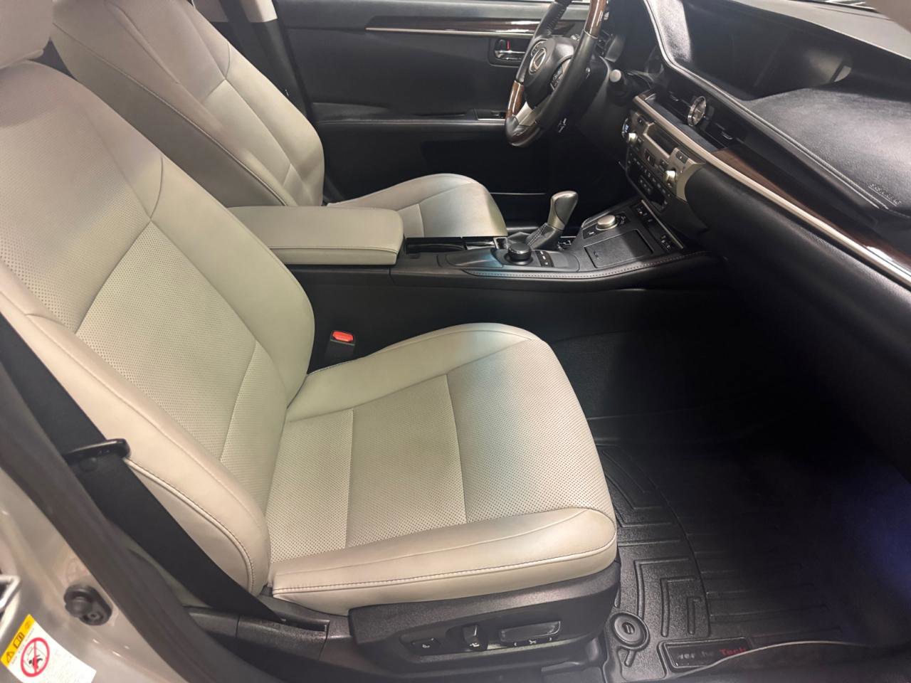 Used 2016 Lexus ES 350 w/ Premium Package w/Wood Trim FWD image 13