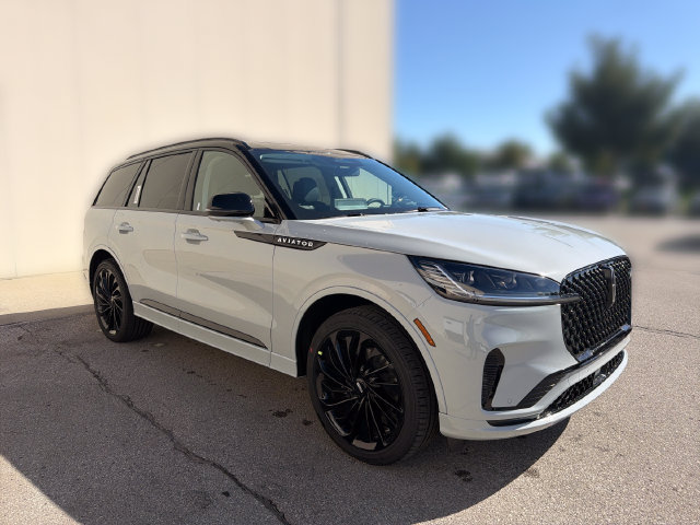 New 2027 Lincoln Aviator Reserve AWD/4WD image 3