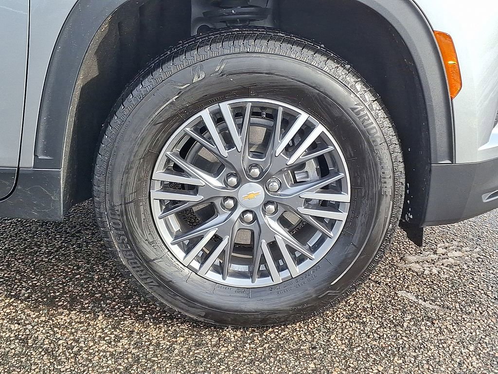 New 2025 Chevrolet Traverse LT w/ Driver Confidence Package image 11