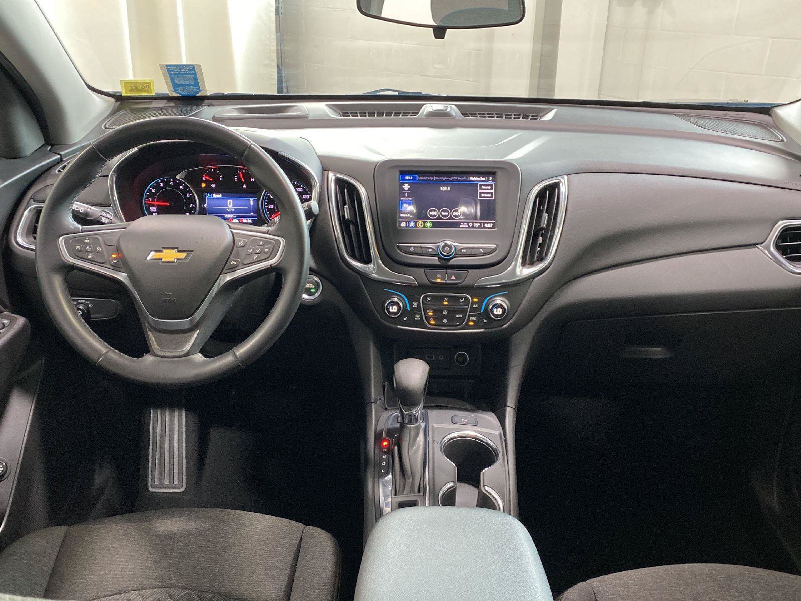 Used 2023 Chevrolet Equinox LT AWD/4WD image 2