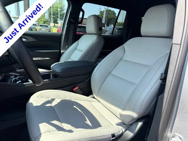 Used 2026 Chevrolet Traverse LT FWD image 9