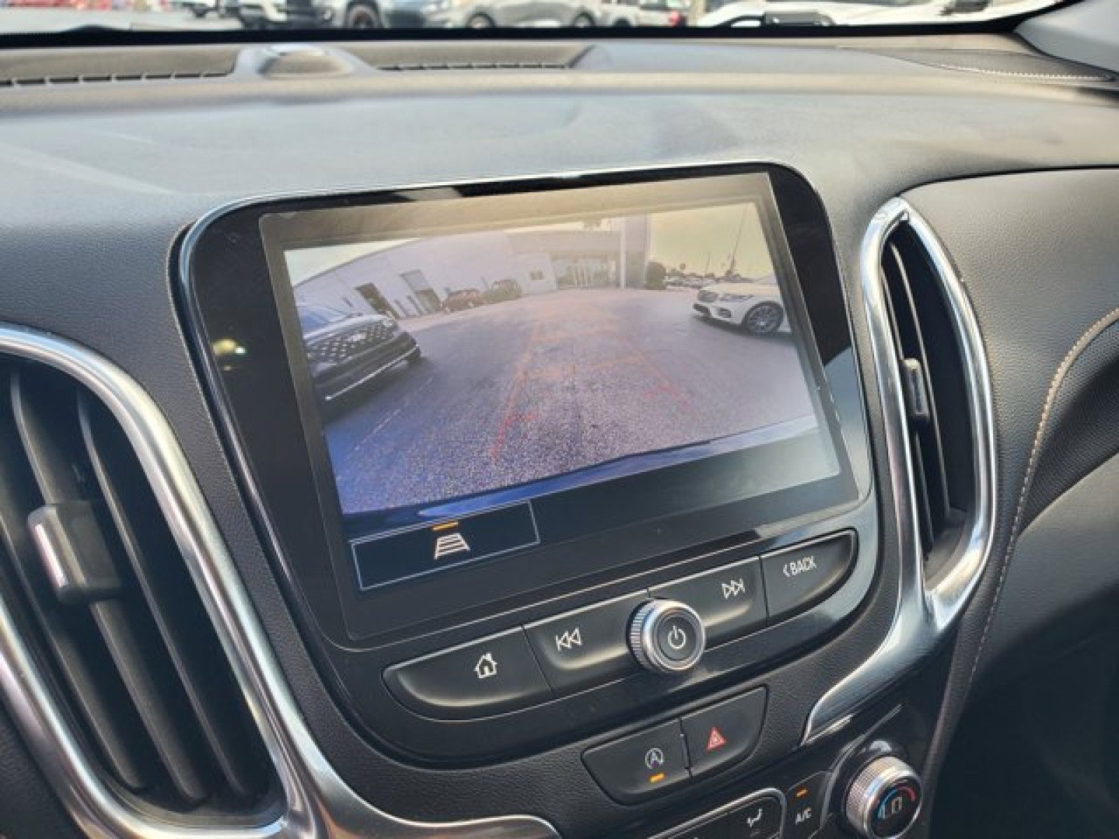 Used 2024 Chevrolet Equinox Premier AWD/4WD image 23