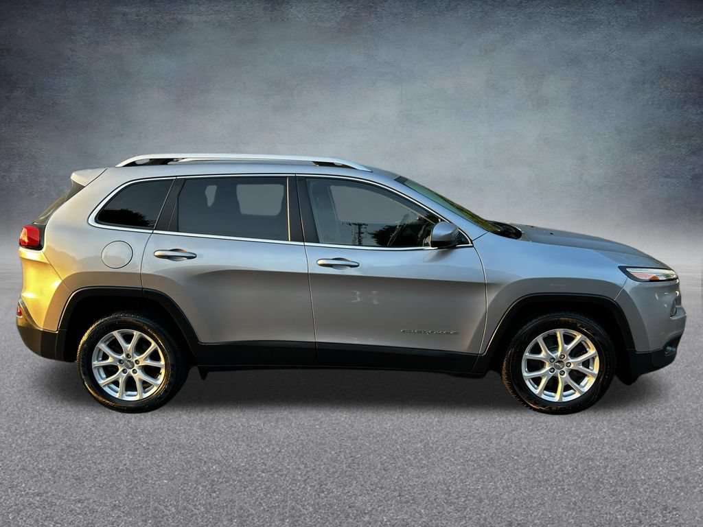 Used 2017 Jeep Cherokee Latitude FWD image 26