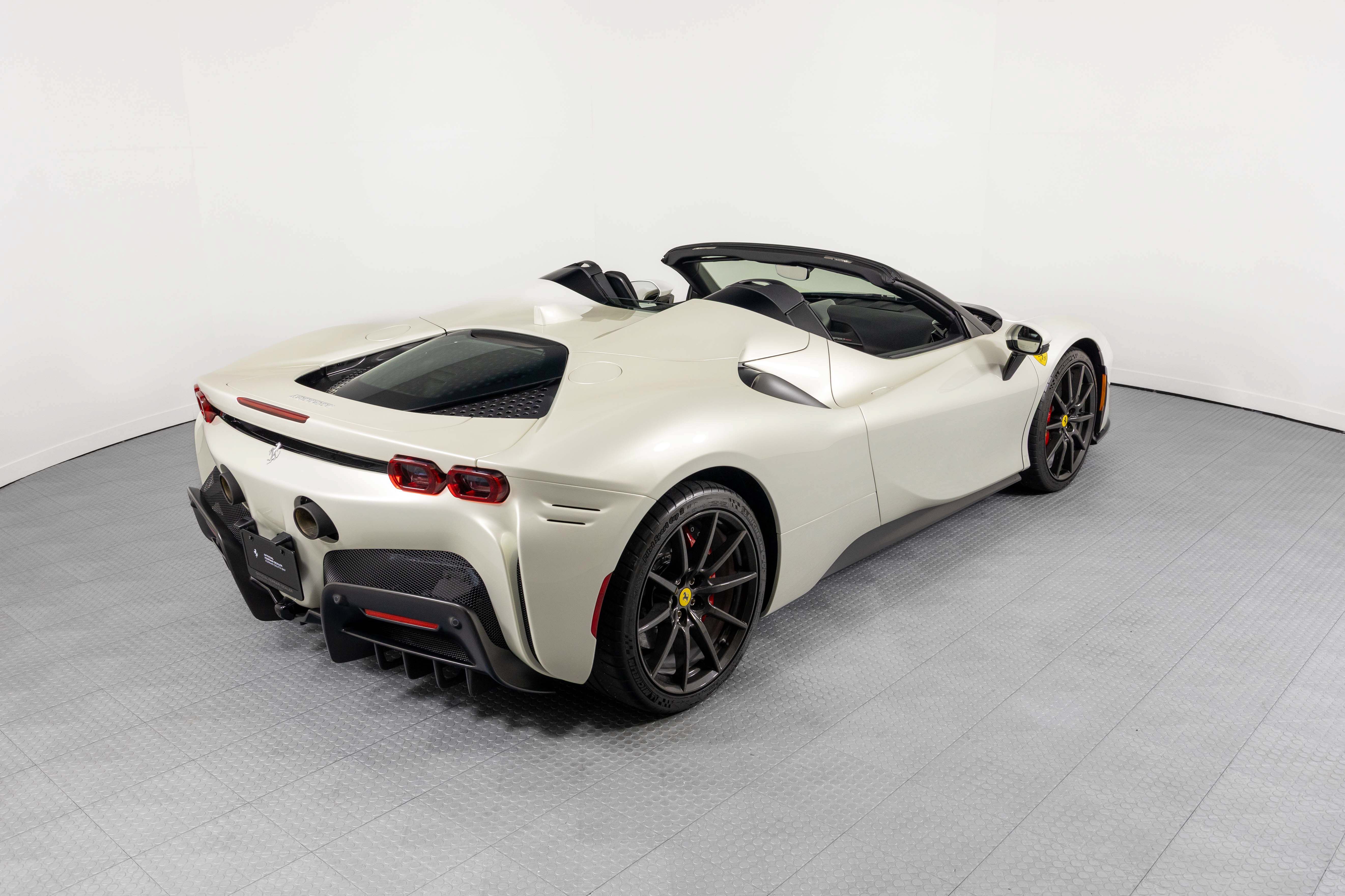 Certified 2025 Ferrari SF90 Spider AWD/4WD image 18