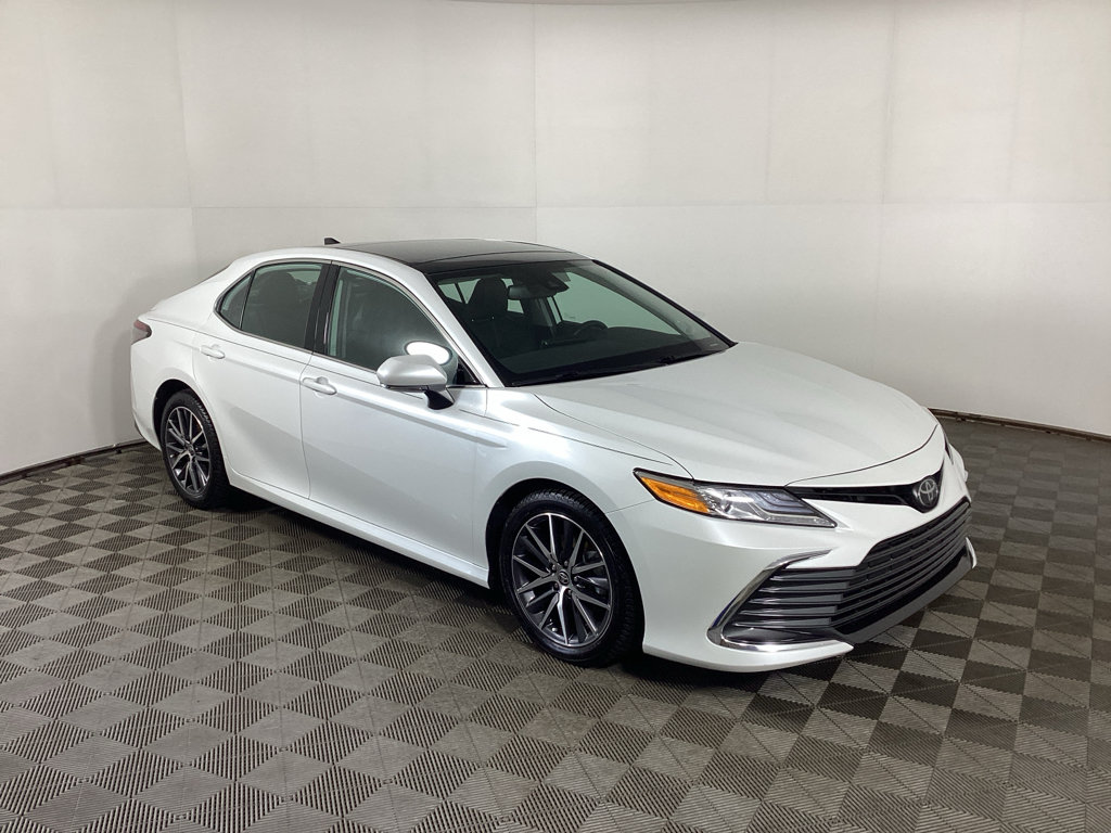 Used 2023 Toyota Camry XLE FWD image 1