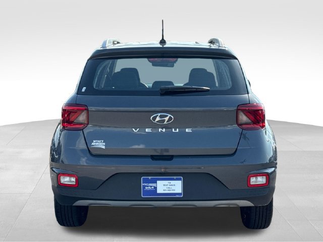 Used 2024 Hyundai Venue SEL FWD image 4