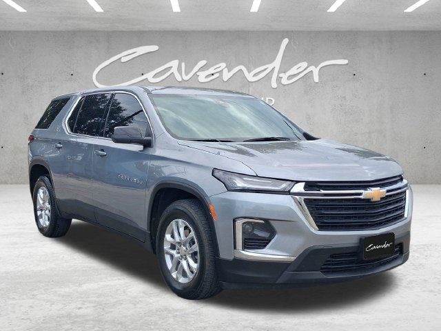 Used 2024 Chevrolet Traverse LS FWD image 2