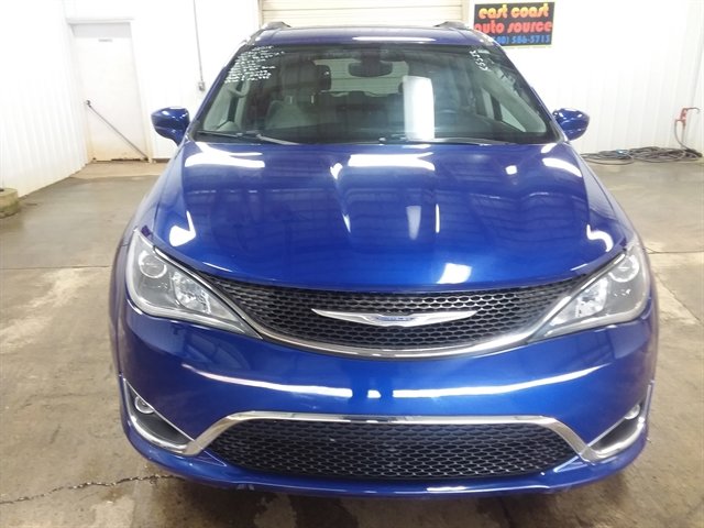 Used 2018 Chrysler Pacifica Touring-L image 7