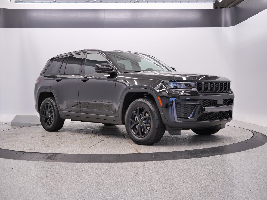 Used 2026 Jeep Grand Cherokee Altitude AWD/4WD image 7