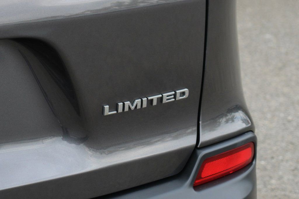 Used 2020 Jeep Cherokee Limited image 44