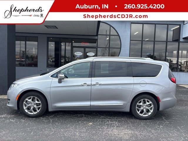 Used 2017 Chrysler Pacifica Limited w/ UConnect Theater Package