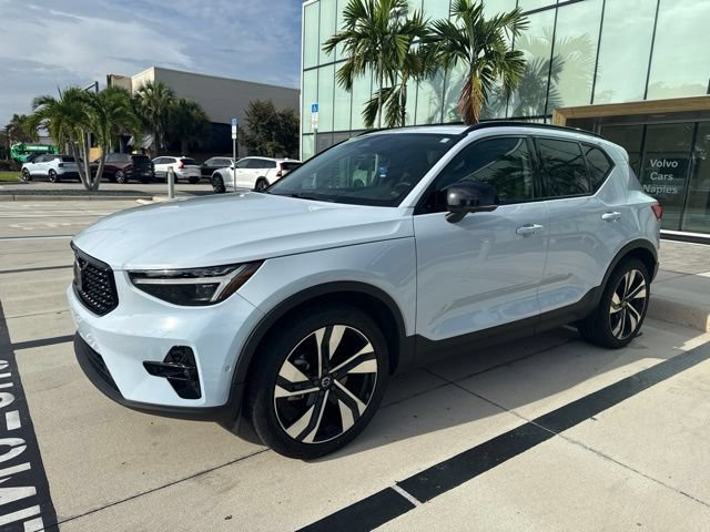Used 2024 Volvo XC40 B5 Plus AWD/4WD image 6