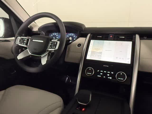 New 2026 Land Rover Discovery S AWD/4WD image 17