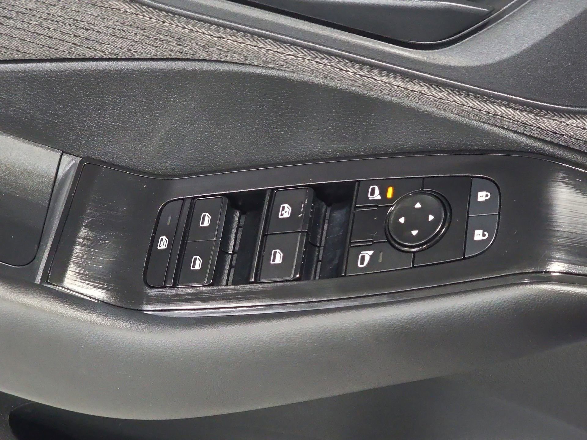 Used 2023 Nissan Rogue S image 26