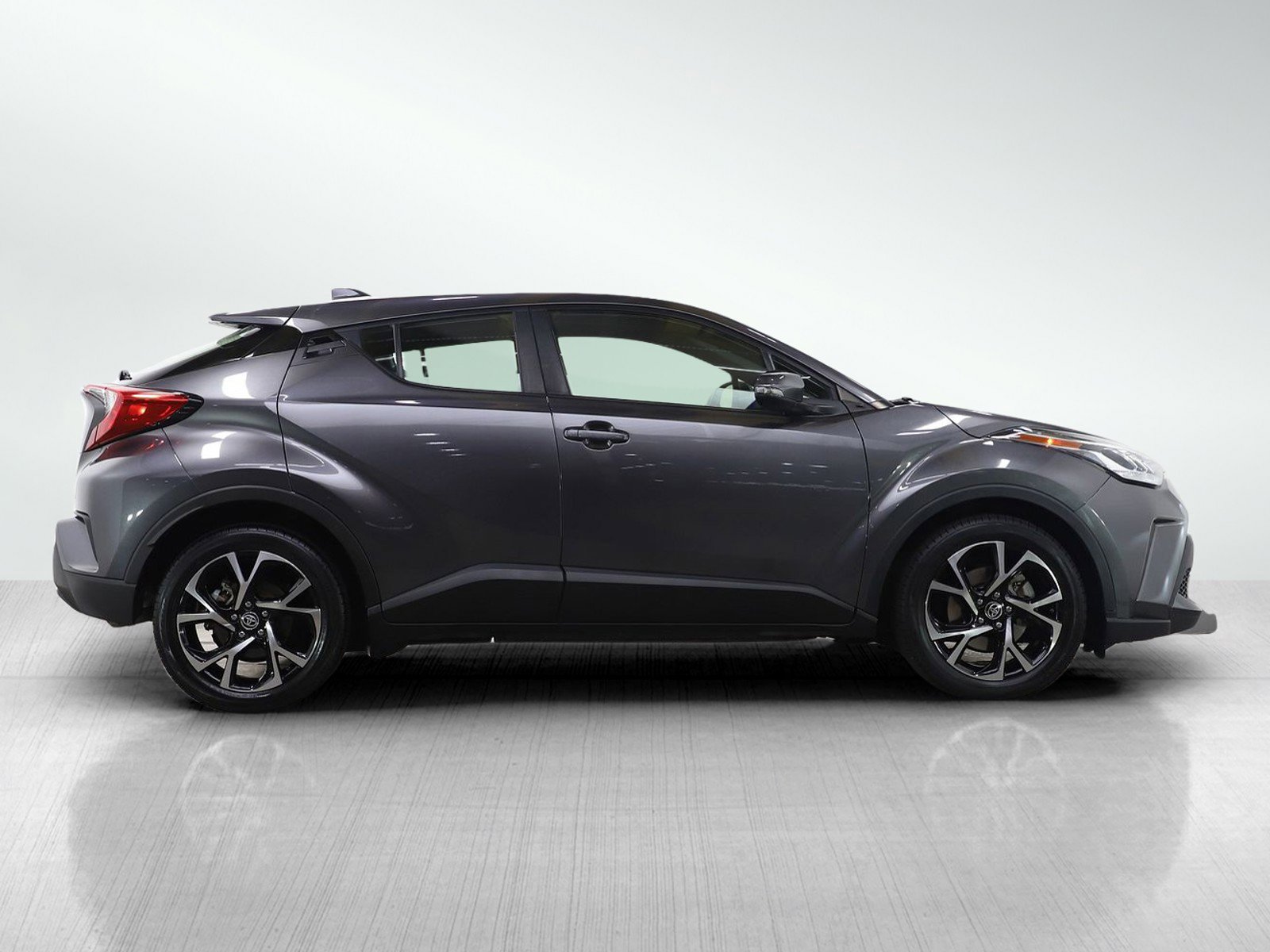 Used 2021 Toyota C-HR XLE FWD image 6