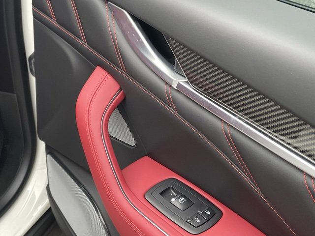 Used 2022 Maserati Levante Trofeo image 37