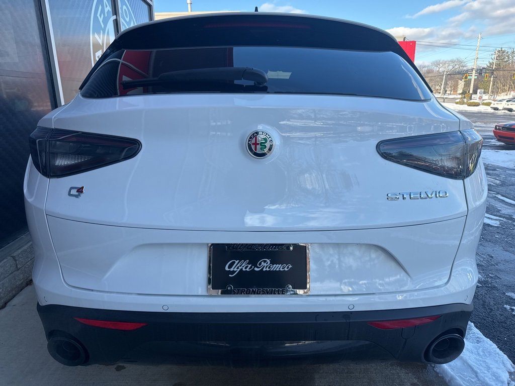 New 2025 Alfa Romeo Stelvio Sprint image 6