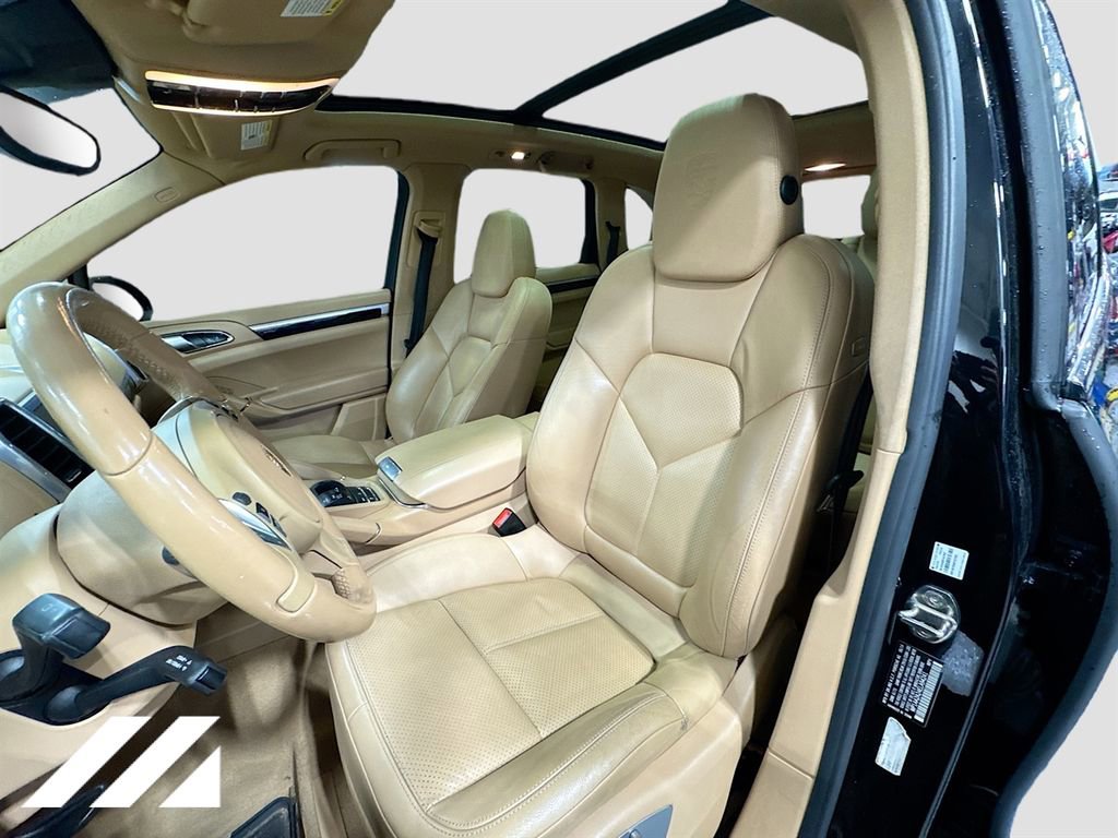 Used 2014 Porsche Cayenne Platinum Edition image 23