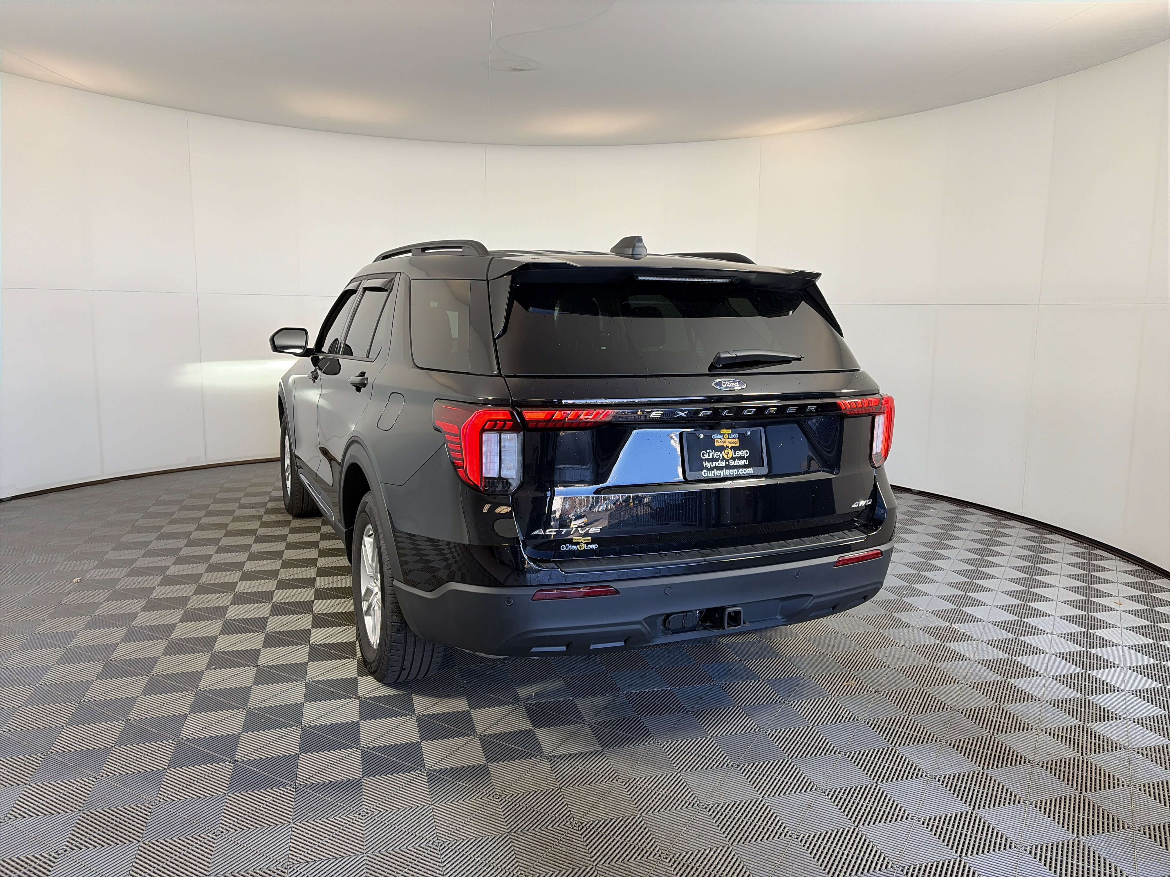 Used 2025 Ford Explorer Active image 9