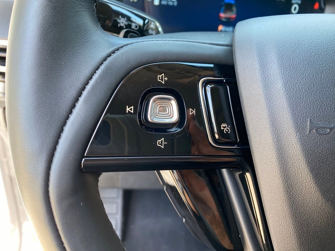 New 2026 Lincoln Corsair Reserve w/ Jet Appearance Package FWD image 24