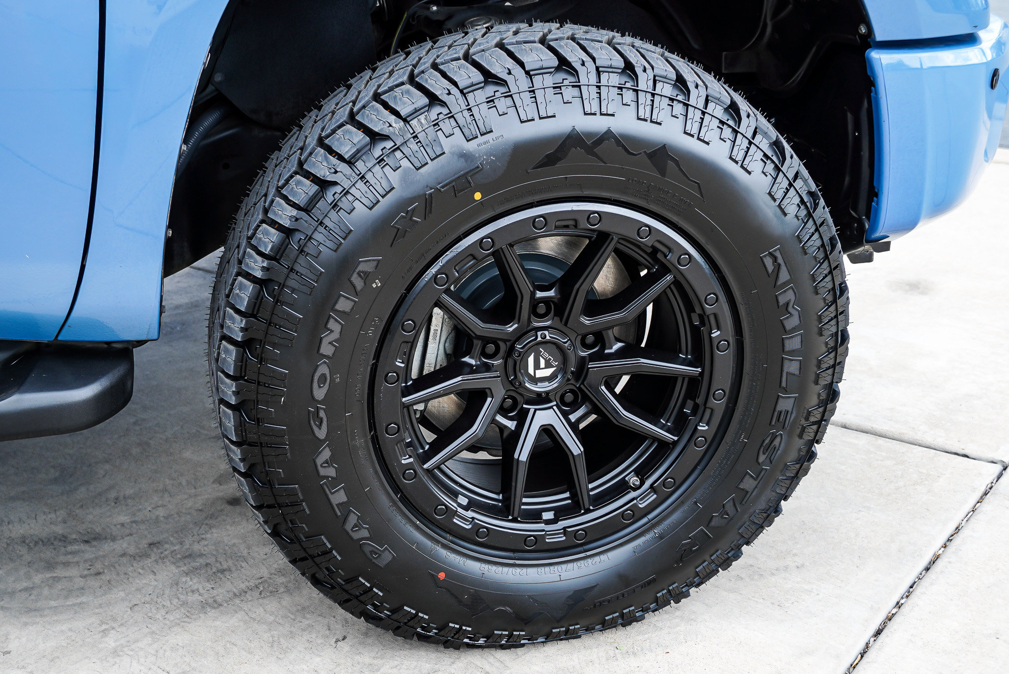 Used 2019 Toyota Tundra Limited w/ Limited Premium Package AWD/4WD image 10