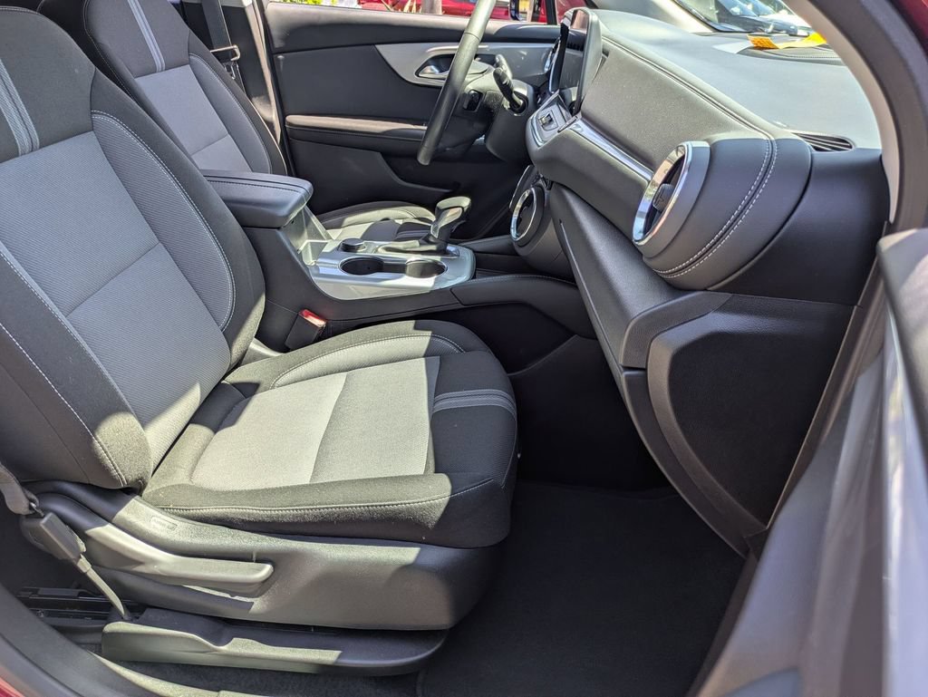 Used 2025 Chevrolet Blazer LT AWD/4WD image 29
