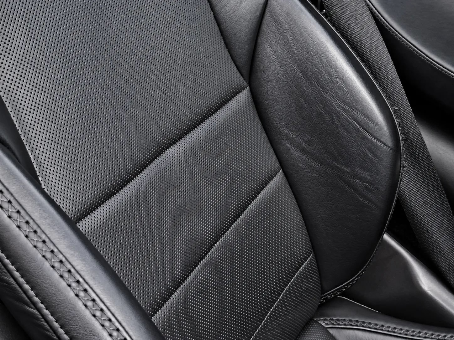 Used 2023 McLaren GT RWD image 34
