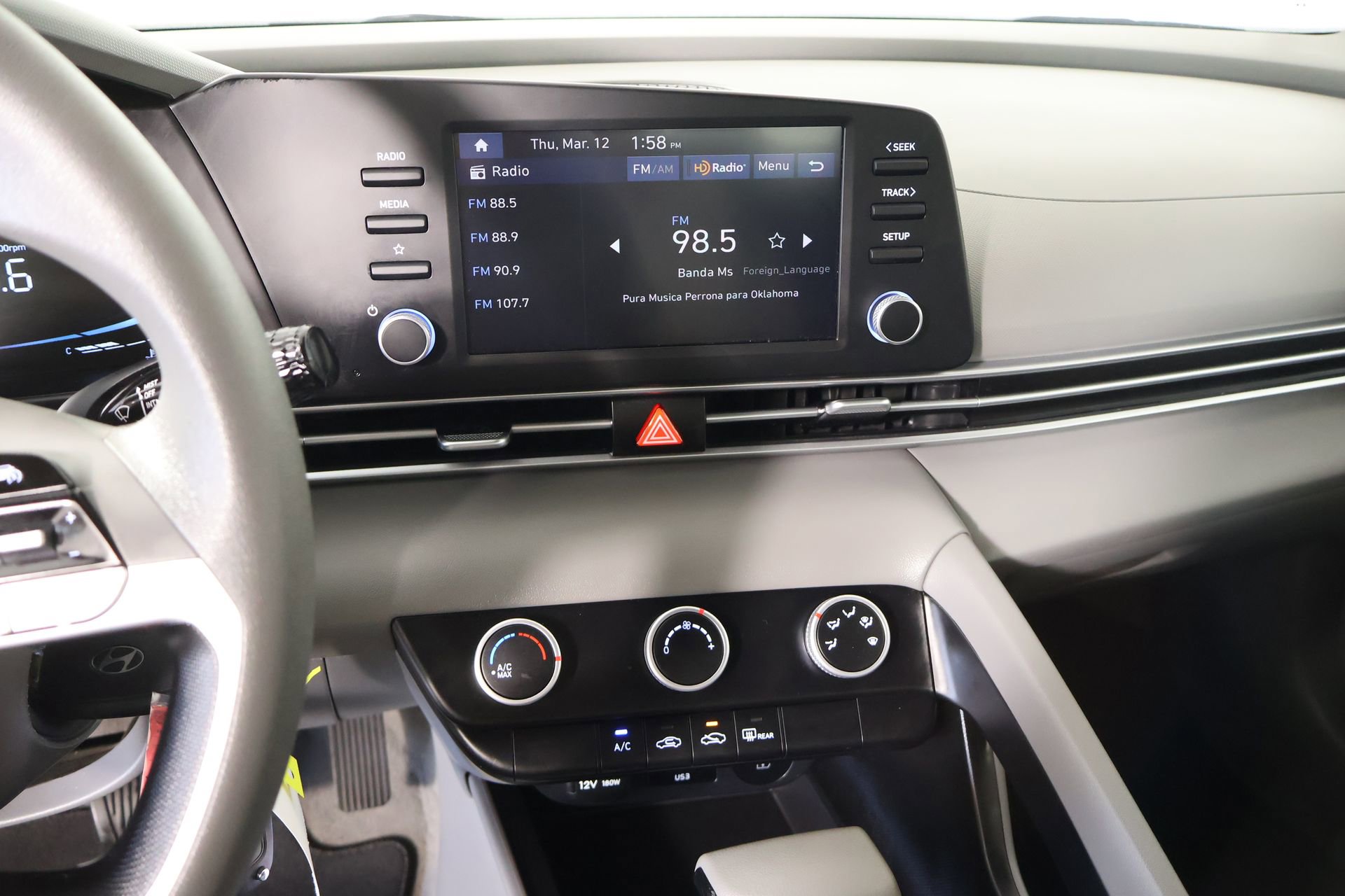 Certified 2024 Hyundai Elantra SE image 5