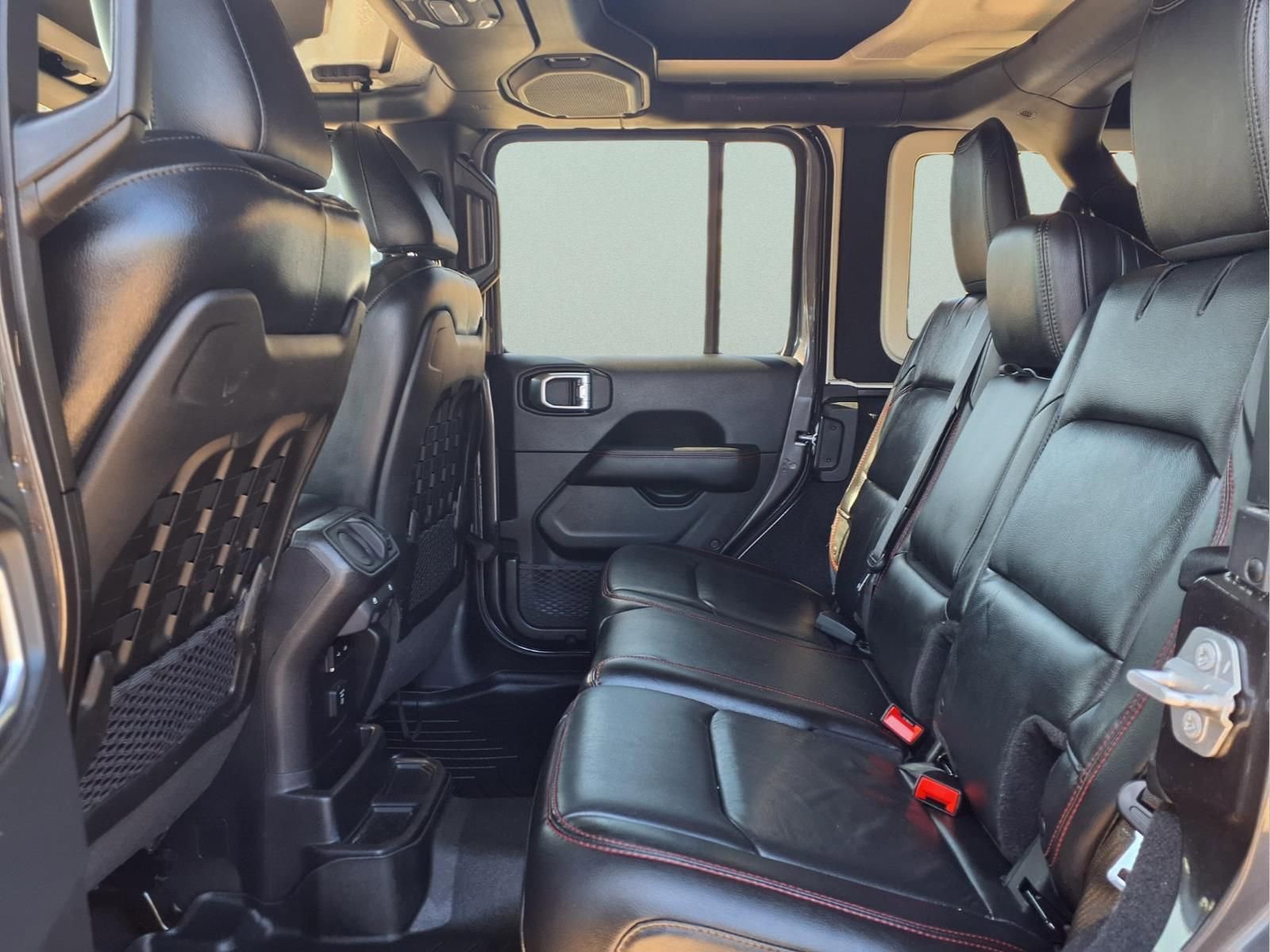 Used 2018 Jeep Wrangler Unlimited Rubicon image 11