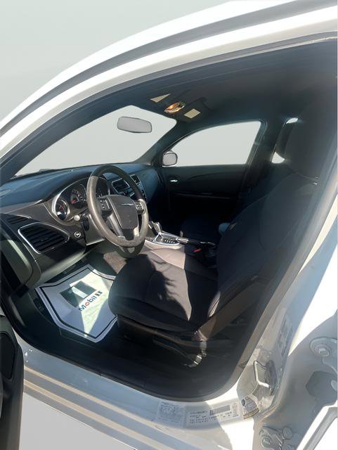 Used 2013 Chrysler 200 LX FWD image 7