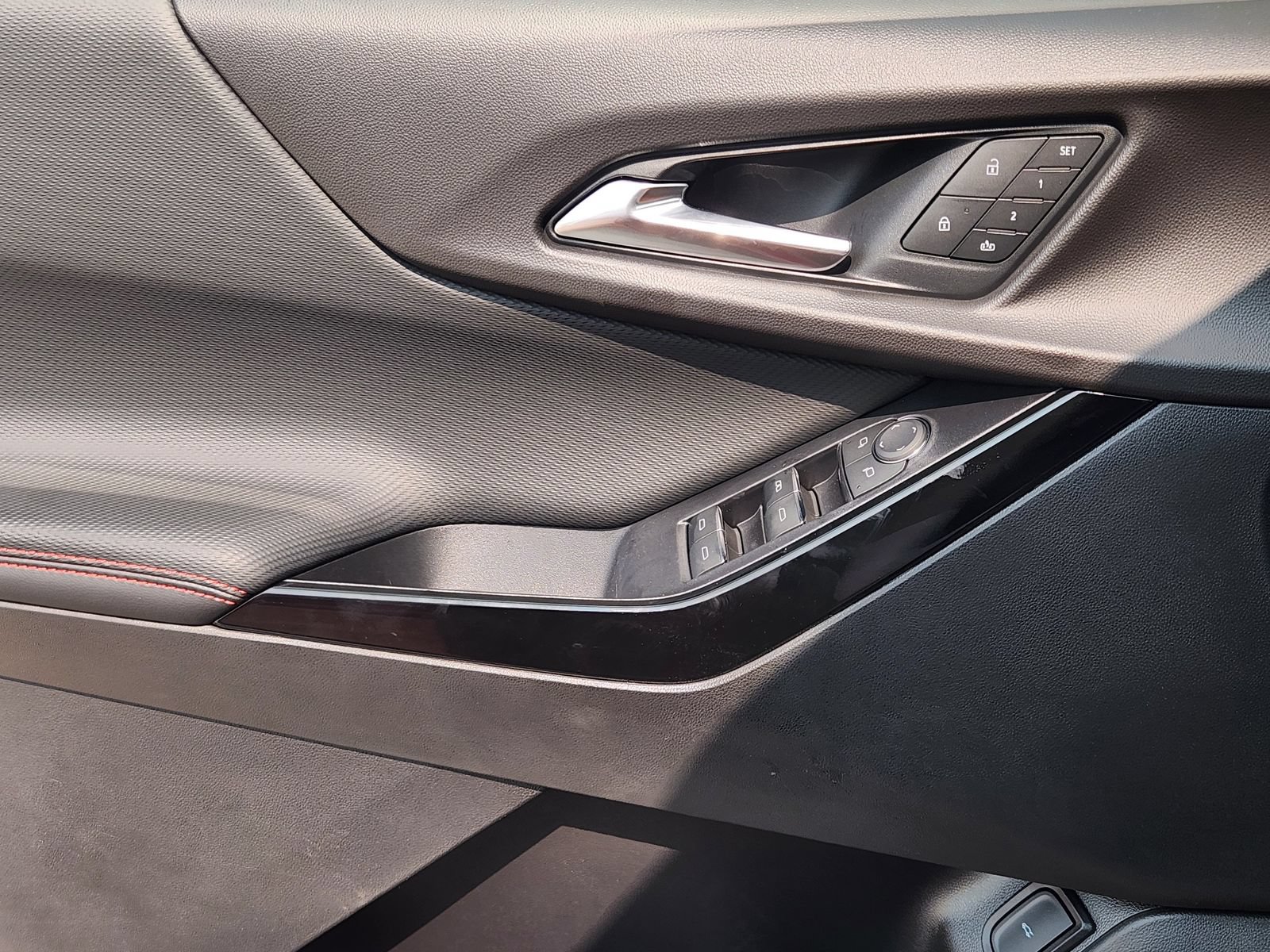 New 2027 Chevrolet Equinox RS w/ Convenience Package III FWD image 20