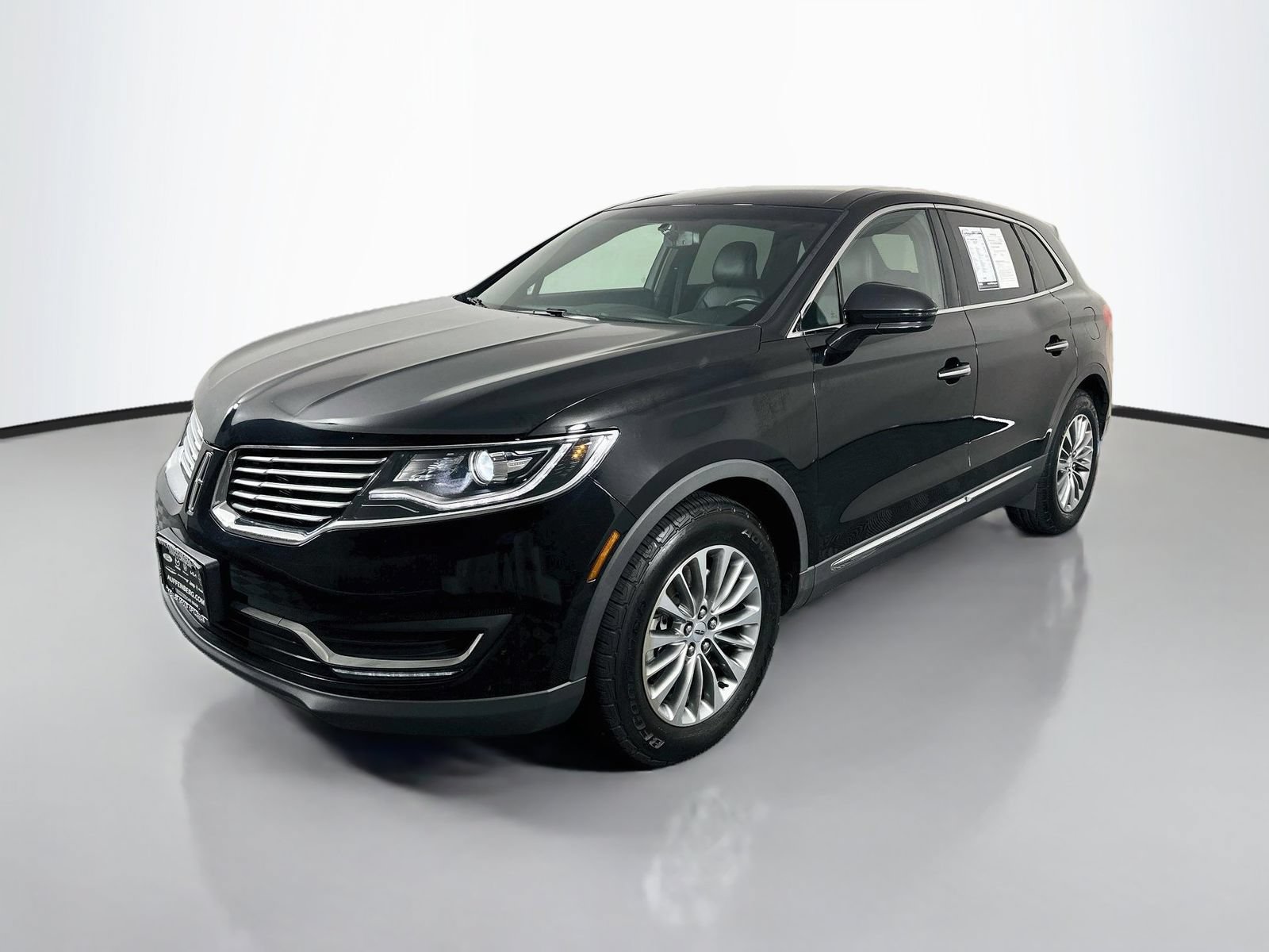 Used 2017 Lincoln MKX Select w/ Select Plus Package FWD image 3